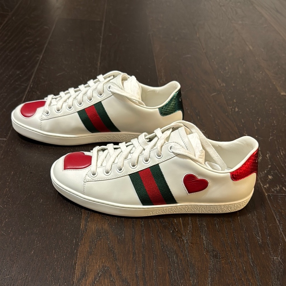Gucci Ace White Sneakers with Red Heart Detail - Picture 4 of 12